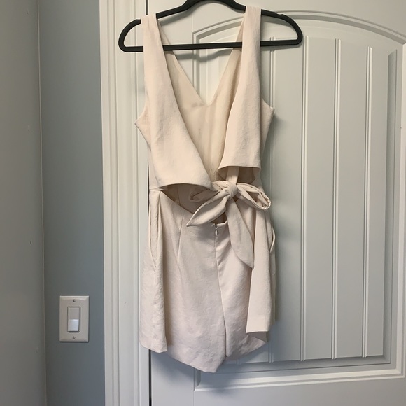 Beautiful romper - Picture 2 of 2